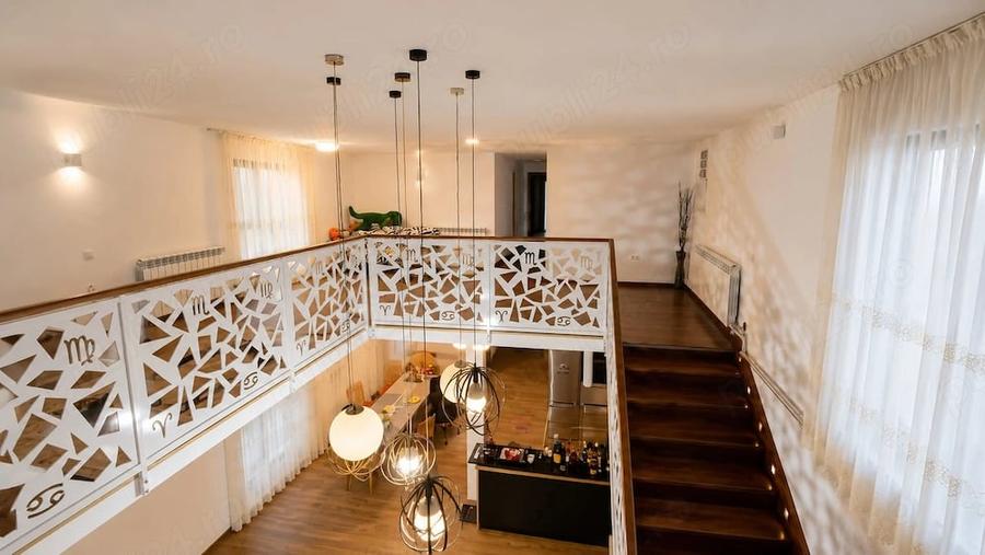Casă cu 11 camere cu Teren 2100 Mp în Central