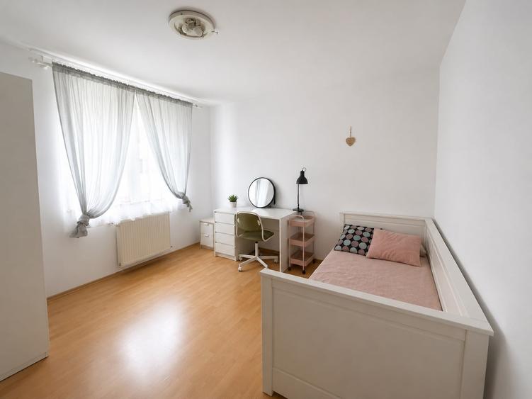 Apartament cu 3 camere decomandat în Calea Dumbrăvii