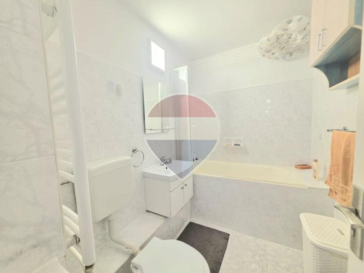 Apartament cu 3 camere decomandat, mobilat în Central