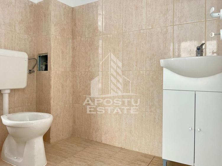Spațiu comercial, de 30 mp, în Intim