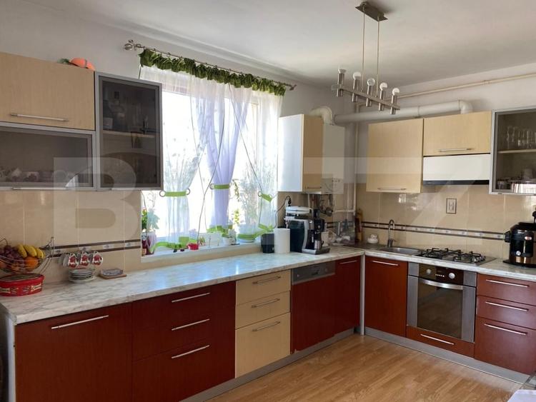 Apartament cu 4 camere decomandat, mobilat în Independenței
