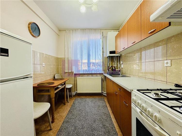 Apartament cu 2 camere semidecomandat, mobilat în Cedonia