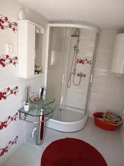 Casă cu 5 camere în Central