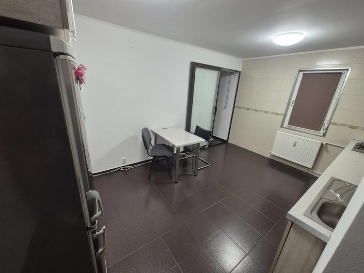 Apartament cu 2 camere decomandat, mobilat în P-ța Gorjului