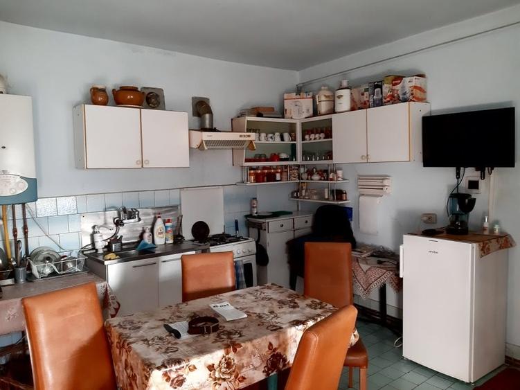 Casă cu 5 camere cu Teren 46000 Mp în Coroi