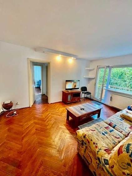 Apartament cu 3 camere semidecomandat în Drumul Carului