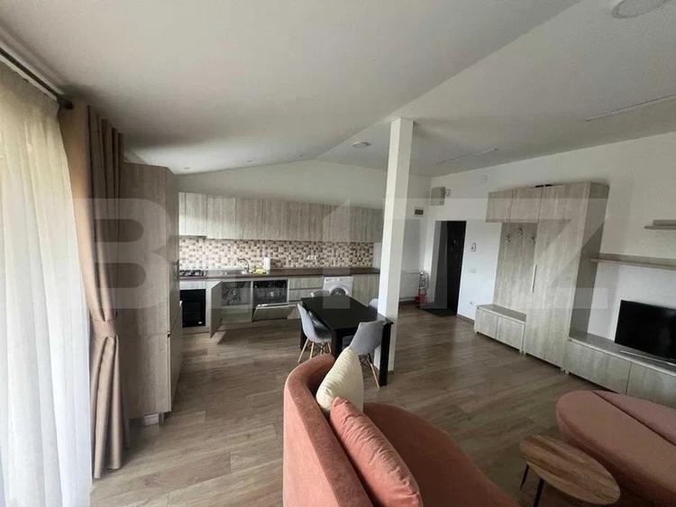 Apartament cu 3 camere semidecomandat, mobilat în Tudor