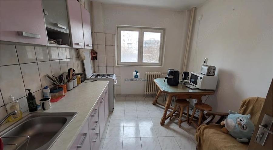 Apartament cu 4 camere semidecomandat în Brâncoveanu