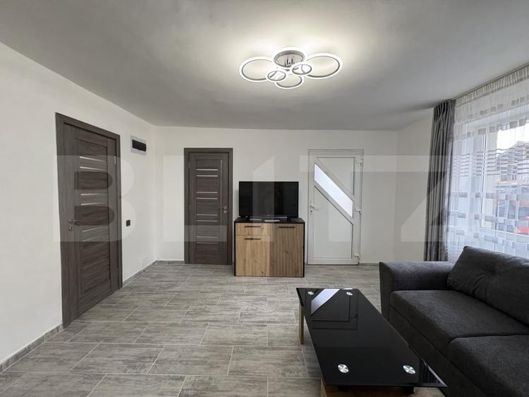 Apartament cu 3 camere decomandat, mobilat în Florești