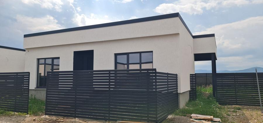 Casă individuală cu 3 camere cu Canalizare în Tărlungeni