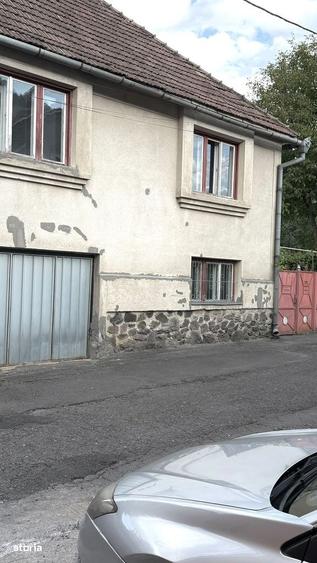 Casă cu 4 camere cu Teren 200 Mp în Central