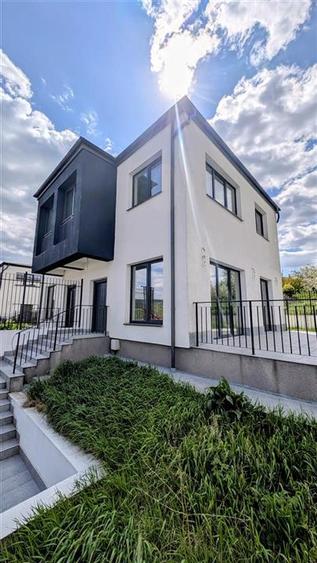 Apartament cu 3 camere decomandat în Bucium
