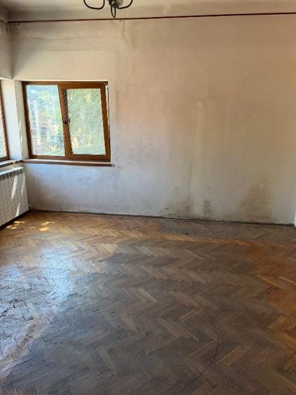 Apartament cu 3 camere decomandat, mobilat în Capitol