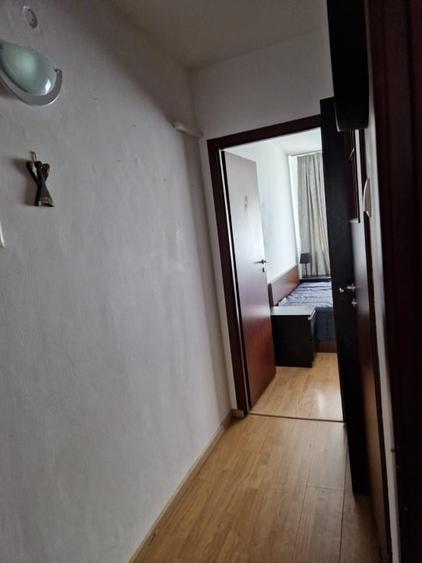 Apartament cu 3 camere semidecomandat, mobilat în Bucureștii Noi