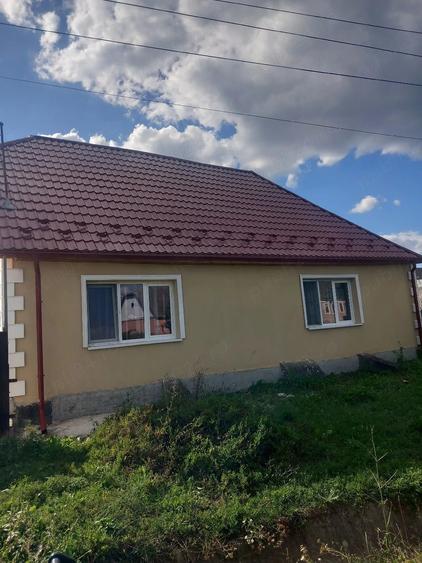 Casă cu 5 camere cu Teren 1200 Mp în Monariu