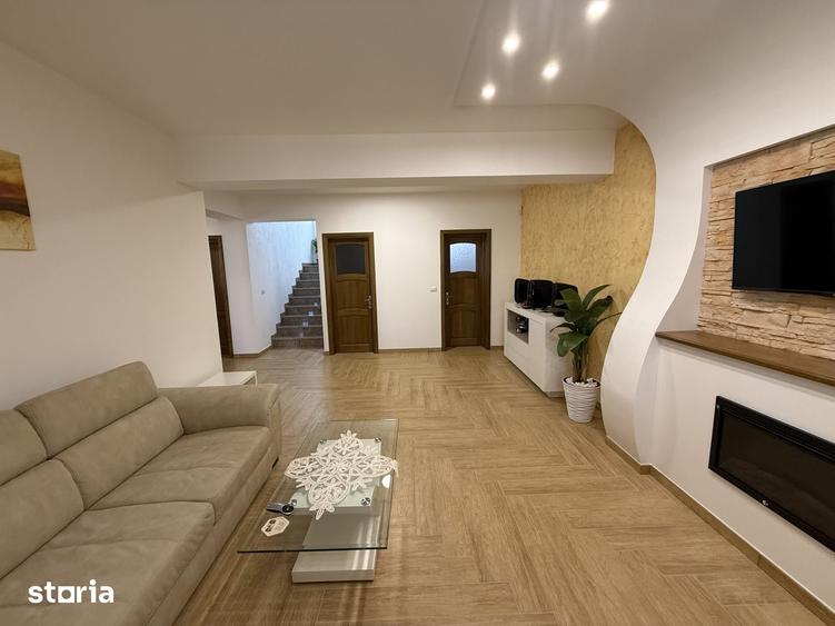 Casă cu 5 camere cu Teren 492 Mp în Malu Mare