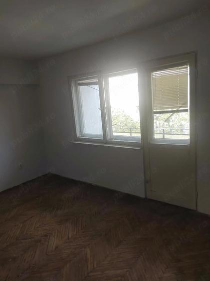 Apartament cu 4 camere nedecomandat în Micro 16
