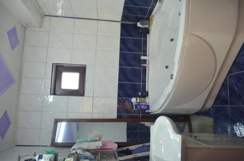 Vila de vacanta cu 7 camere situata in Busteni,semicentral. - 2