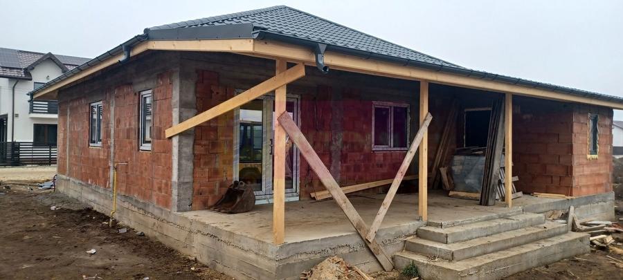 Săbăreni, casă nouă 4 camere parter, curte 480 mp - 4