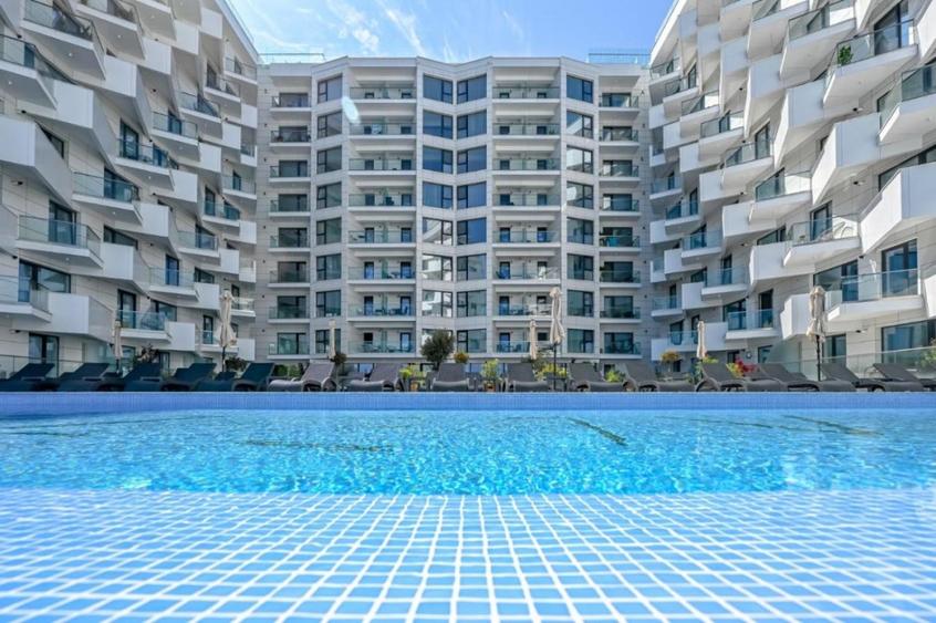 Apartamente cu vedere frontala la mare si parcare subterana in Alezzi Infinitty - 1