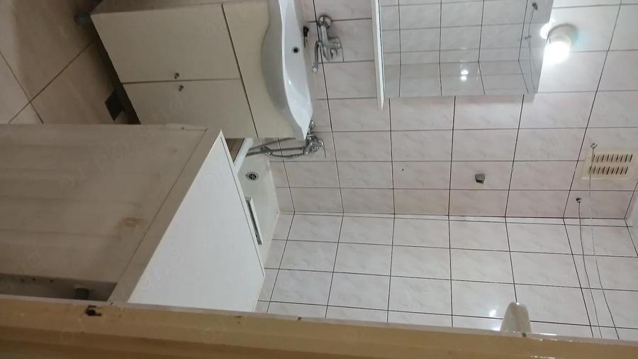Bd.Regele Mihai I, zona liceului E.Racovita, garsoniera confort1 de vanzare, pret neg. - 1