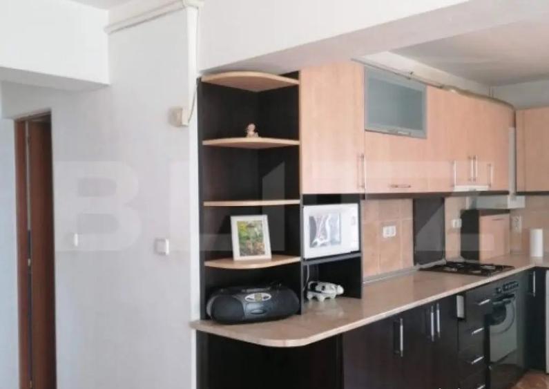 Apartament spatios de vanzare, 5 camere, 93 mp, zona Hotel D - 10