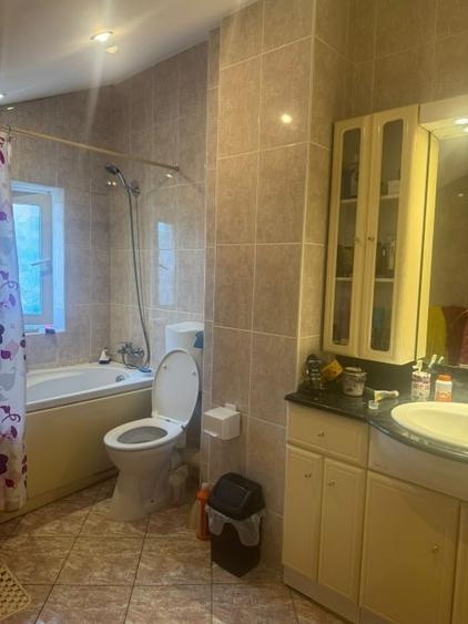 Vilă familială frumoasă &icirc;n zonă foarte bună - 13