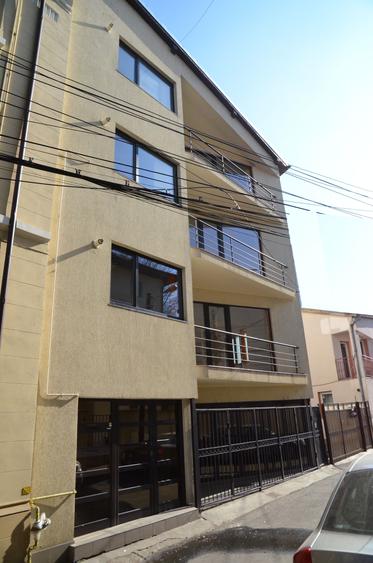 Zona Piata Victoriei imobil 12 camere - 1