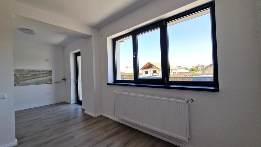 2 camere si GRADINA individuala in Comuna 1 Decembrie, IF - 10