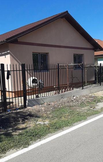 Proprietar vand casa constructie noua an 2024 pe un teren de 700 de m .Zona Ronat suprafata utila 90 - 6