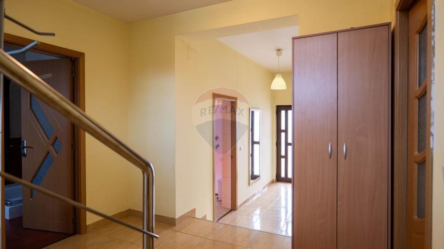 Casă / Vilă cu 5 camere de vânzare - 9