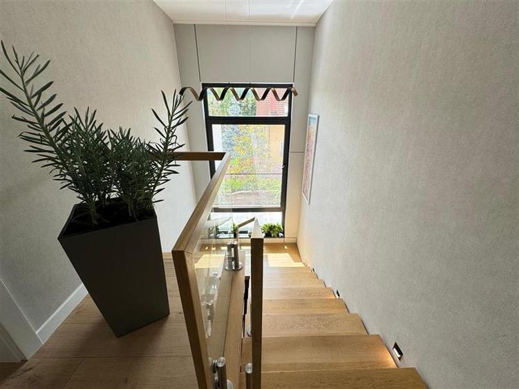 FILM & Tur LIVE!Vila cu arhitectura selecta,intr- o eleganta oaza de liniste - 5