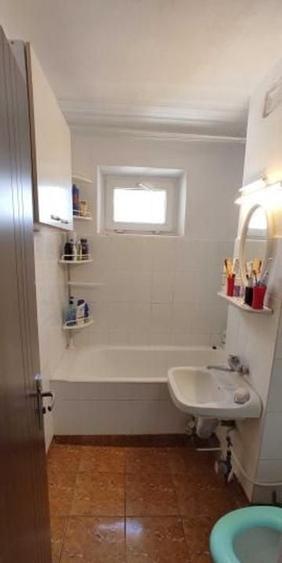 APARTAMENT 3 CAMERE DECOMANDAT ZONA CET - 2