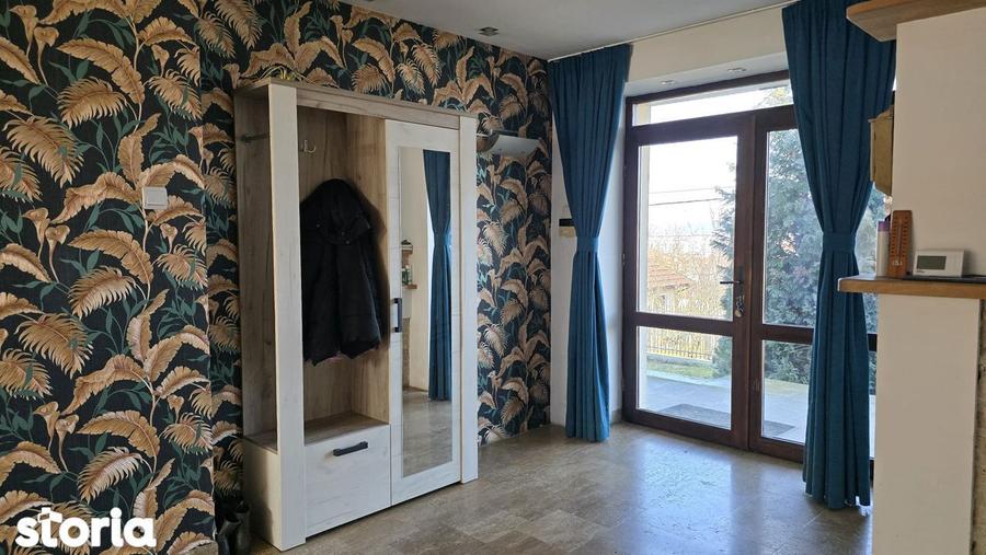 Casă cu 5 camere cu Teren 900 Mp în Zăvoi