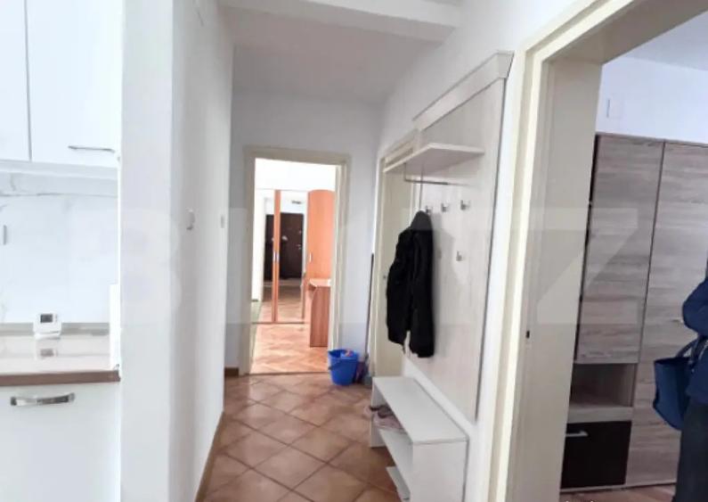 Apartament cu 3 camere, etaj 2, zona Calea Moldovei - 5