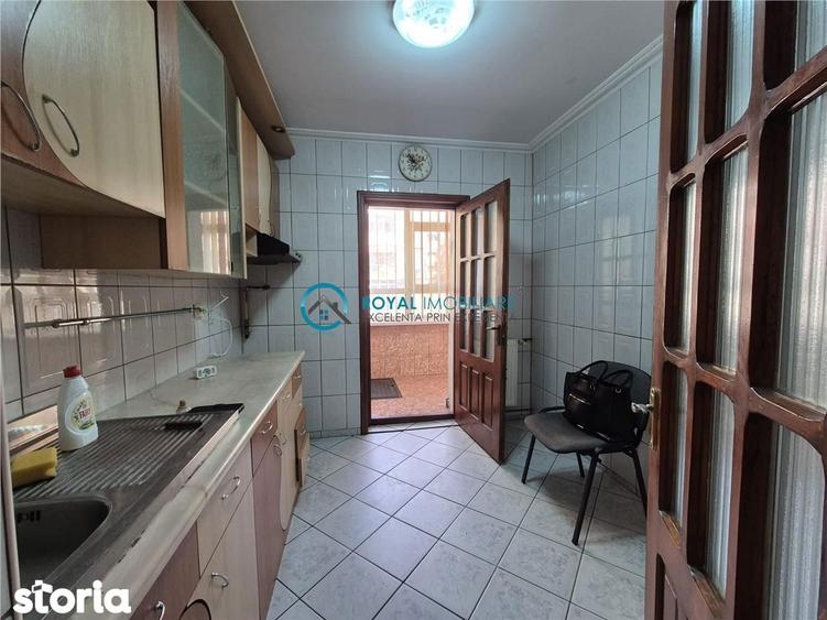 Royal Imobiliare - Vanzare apartament 3 camere zona Malu Rosu - 12