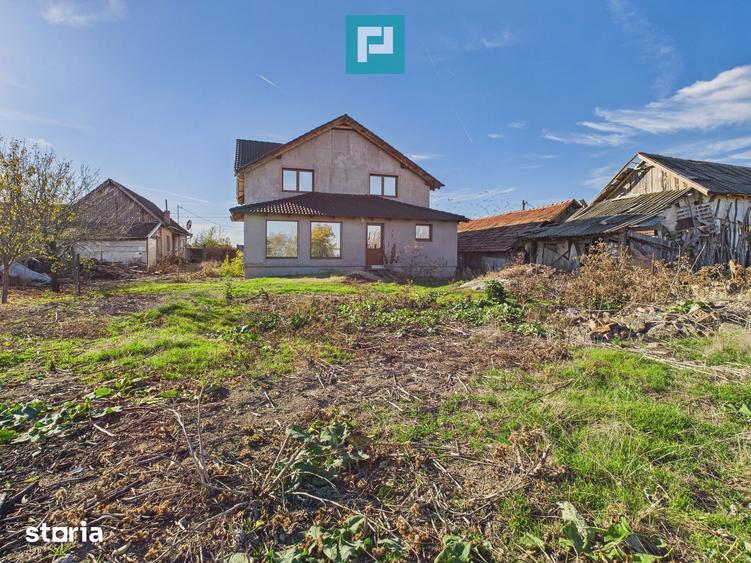 Casă cu 6 camere cu Teren 1800 Mp în Central