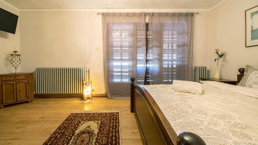 Casă individuală cu 8 camere cu Piscina în Ghermănești