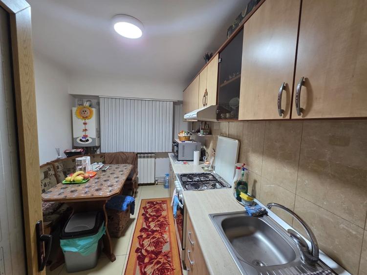 Apartament 3 camere decomandat Piata Brotacei - 137000 euro - 11