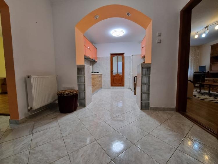 Zona Neagoe Voda- bloc din anul 1989- 2 camere decomandate- etaj 1 - 10