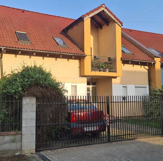 Triplex cu acces din 2 fronturi,parter,mansarda inalta+pod,175mp,teren 300mp