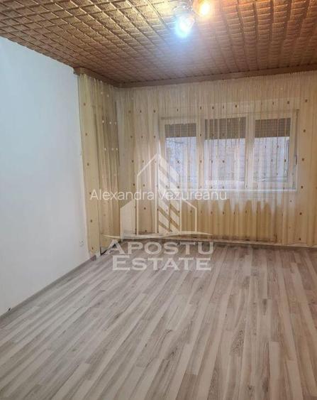 Apartament cu 3 camere, decomandat, ultra-central, piata ... Apartament cu 3 camere, decomandat, ultra-central, piata ...