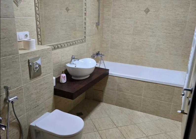 Apartament 2 camere, decomandat - zona Tractorul - 1