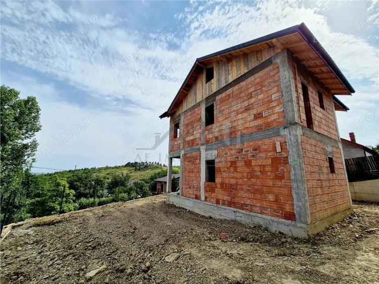 Casa de vanzare cu priveliste frumoasa - 3