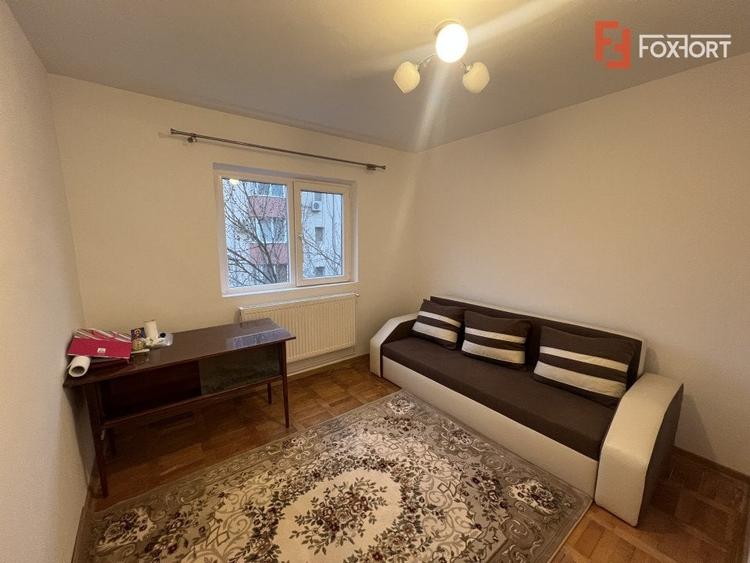 Apartament cu 4 camere decomandat, mobilat în Girocului