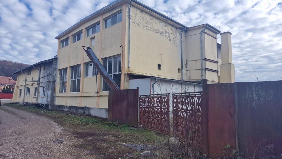 Vand/inchiriez cladire,teren,spatiu comercial - 6