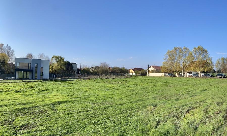 Teren vedere panoramica partial lac si padure, central, toate utilitatile - 5