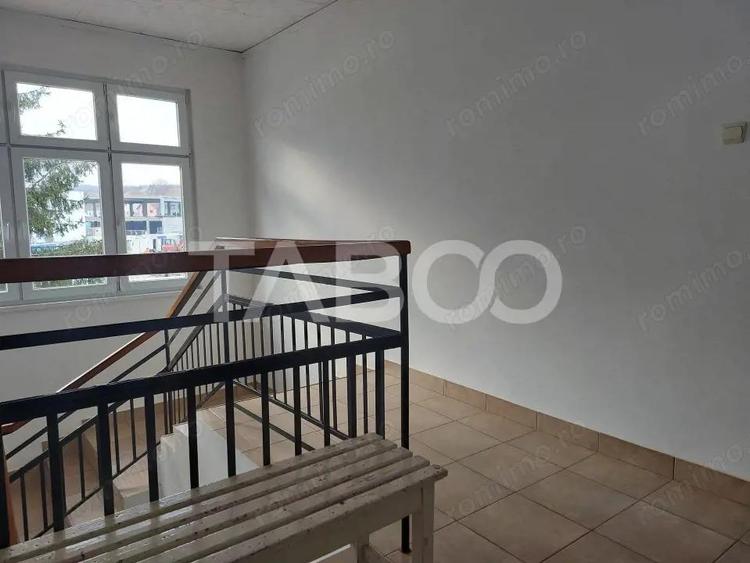 Cabinet medical de vanzare 3 camere 50 mp mobilat central Cisnadie - 4