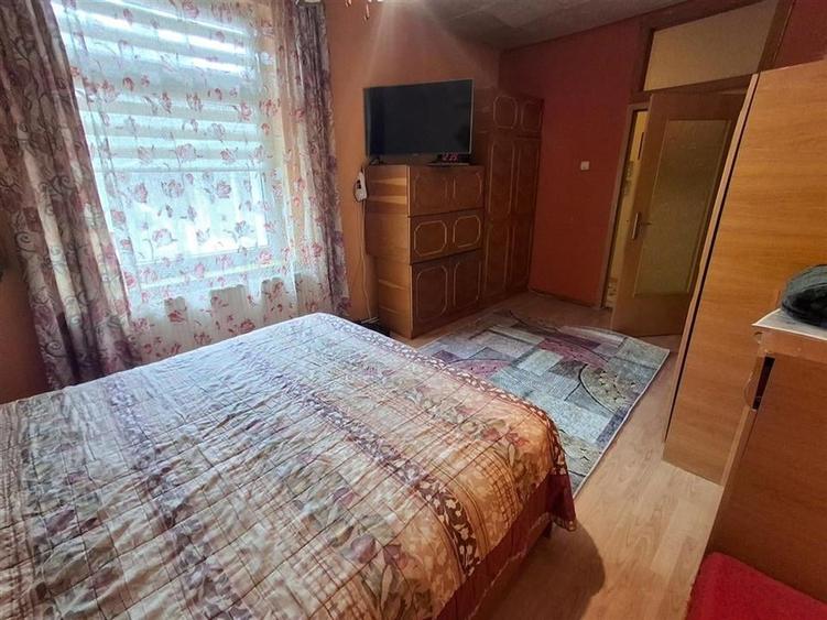 Casa cu doua apartamente garaj pivnita in Cisnadie - 23
