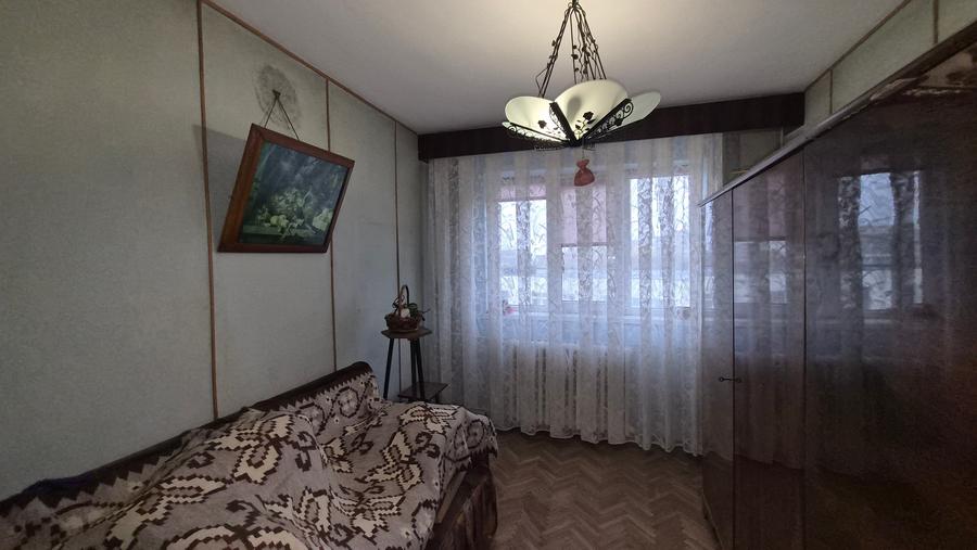 Tomis 1 - ap 3 cam, et 4/4 , gaze la usa (necesita renovare) - 4